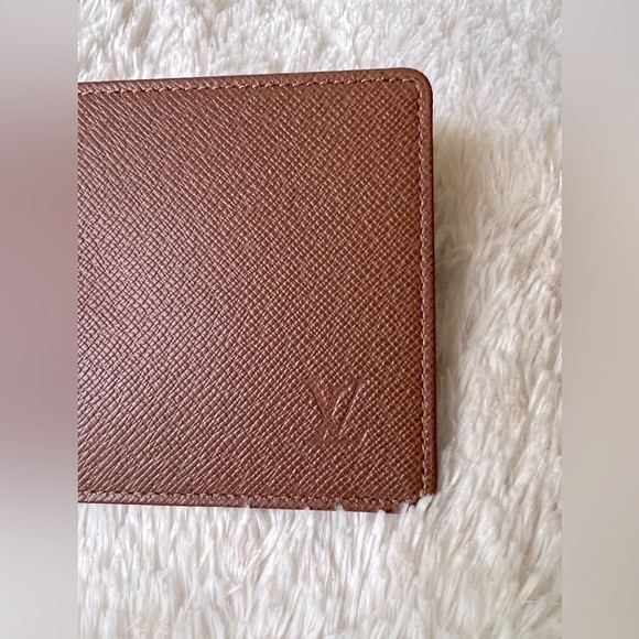 LOUIS VUITTON Never Used Unisex Taiga ID/Card Case Wallet - Picture 2 of 11